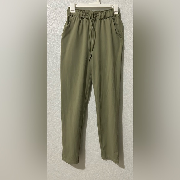 lululemon athletica Pants - Lululemon Olive Green Lightweight High-Rise Joggers Size 4